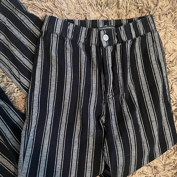 Brandy Melville Pants - Picture 2 of 3
